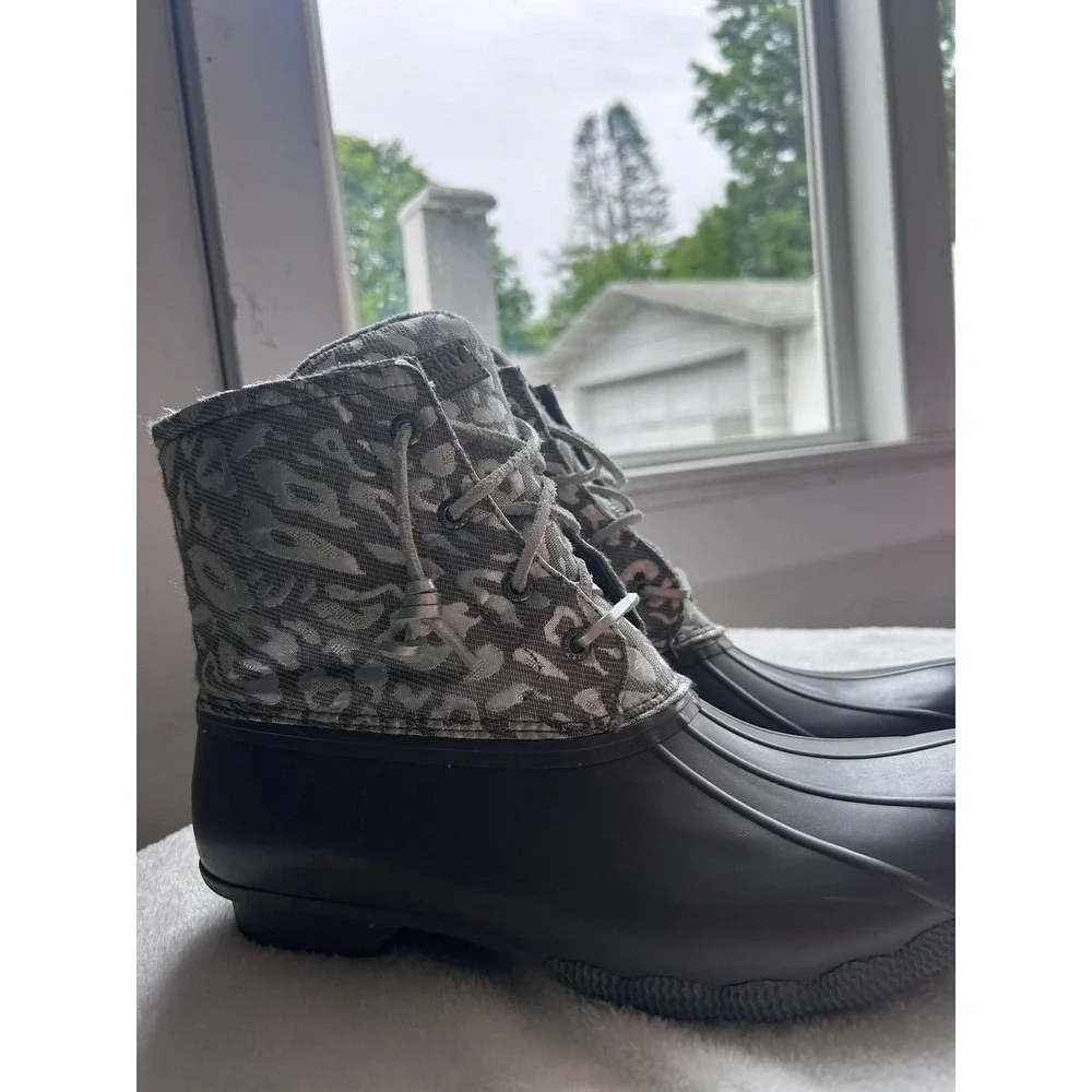 Sperry Saltwater Duck Boots Womens 12 Grey Metallic Leopard Excellent Waterproof